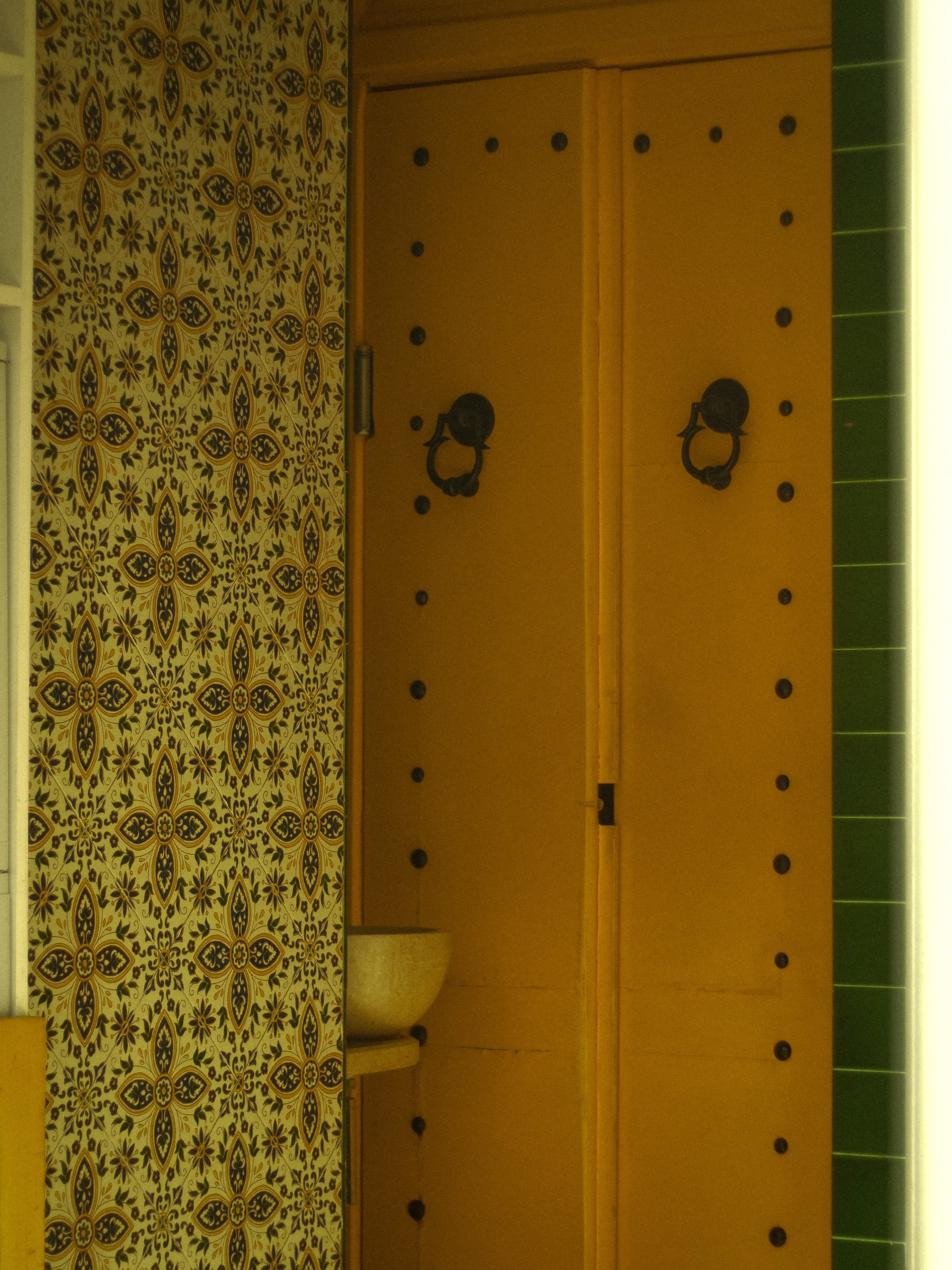 Chez Noura Les Berges du Lac – interior